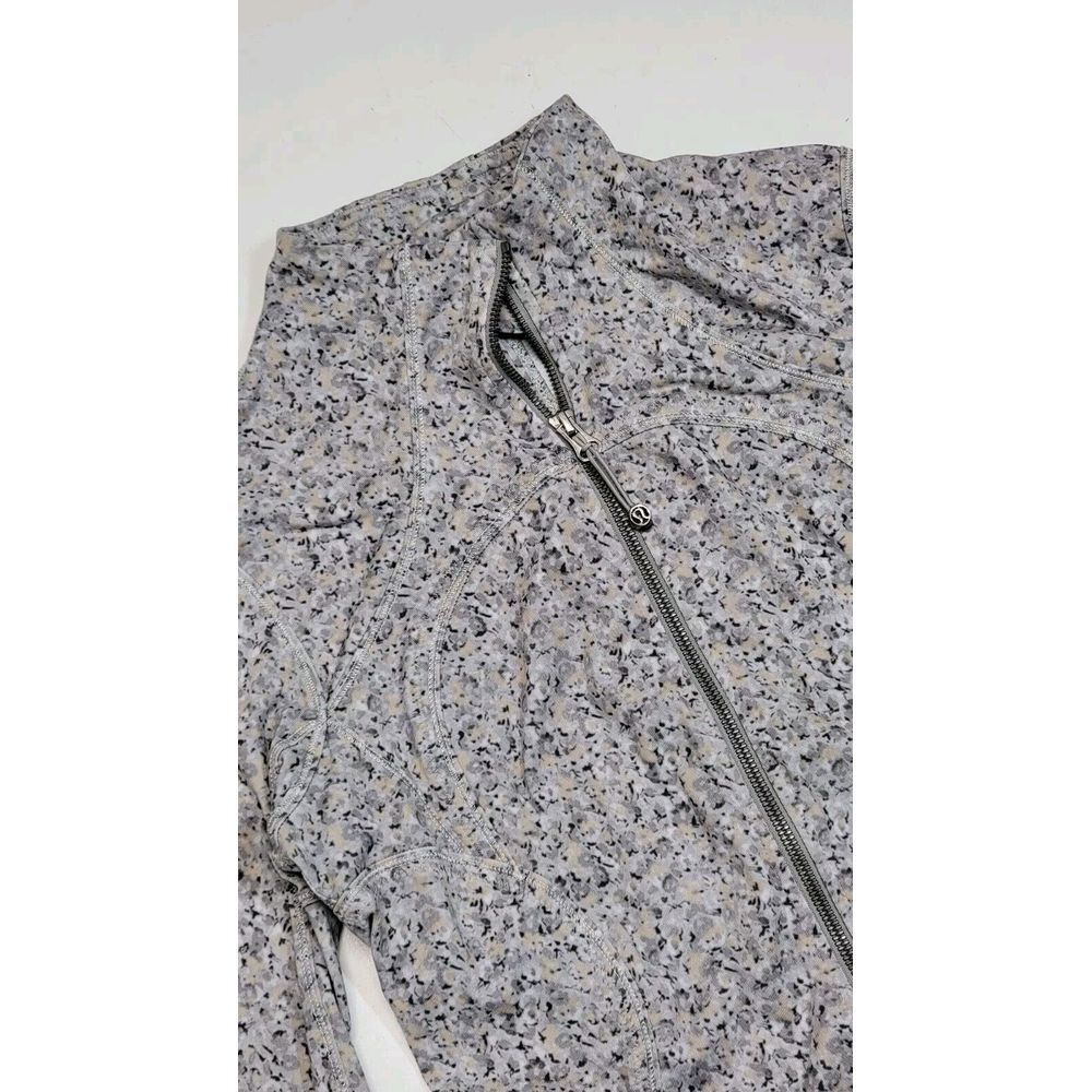 Lululemon Define‎ Jacket. Petite Fleur Silver Spoon. Sz 6 Womens